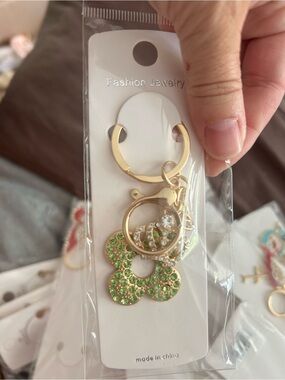 4/$50 green lucky clover keychain